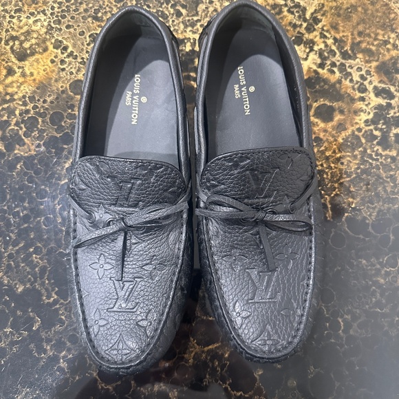 Louis Vuitton - Picture 1 of 4